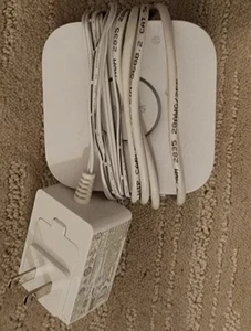 Philips Hue Bridge v2.1 (3241312018A) with Power Adapter and Ethernet Cable - Picture 1 of 2