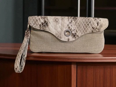 Sondra Squared Green Faux Snake Skin Print Canvas Womens Wristlet Clutch - Image 1 of 4