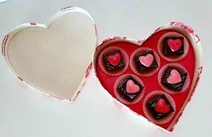 RARE VINTAGE ILLUMINATIONS SET - CANDY CANDLES IN HEART BOX - Picture 1 of 12