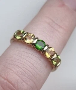Anello Mezza Eternità Oro Giallo 9ct Punzonato Peridoto Diopside Citrino 2,4g S - Foto 1 di 10