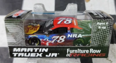 Martin Truex Jr. #78 Bass Pro Shops Patriotic 2018 Camry L.E. 1:64 C781865NSMT Foto 1 de 3
