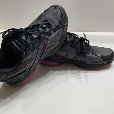 Zapato para correr Reebok para mujer talla 9 rosa contorno negro #105307 175 Foto 1 de 4