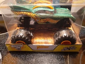 Hot Wheels Monster Jam Dragon 1:24 Diecast Truck 2014 - Picture 1 of 5