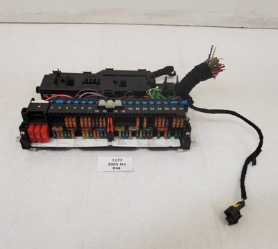 ✅ 01-06 Conjunto de módulo de panel de caja de relé de fusibles de cabina OEM BMW E46 M3 330Ci Foto 1 de 4