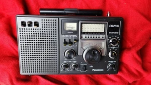 Vintage Panasonic RF-2200 FM/AM/Kurzwelle 8-Band tragbares Radio getestet funktioniert - Bild 1 von 9