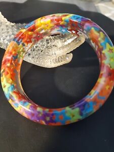 VINTAGE  Lucite Acrylic Bangle Bracelet  Colorful Confetti STARS BEAUTIFUL