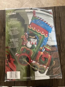 Bucilla CANDY EXPRESS Filz Applikation 18" Schneemann Zug Strumpf Kit 86147 Neu in Verpackung - Bild 1 von 2
