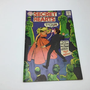 original Romance Comic -- SECRET HEARTS # 129 -- july 1968 - DC - clean & nice - Picture 1 of 8