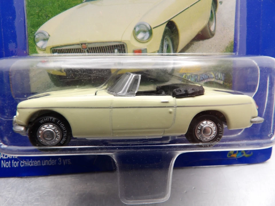 Johnny Lightning British Invasion 1961 Triumph Tr3a Diecast 2000