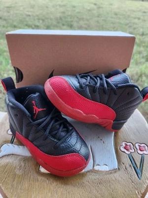 Jordan Retro 12 "Juego contra la gripe" niño pequeño 7C Foto 1 de 4