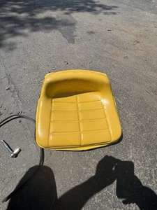 JOHN DEERE GX85 SEAT - Original Read! - Picture 1 of 4
