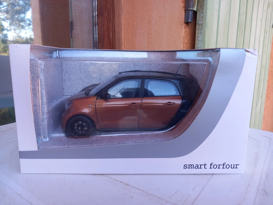 NOREV 1/18 SMART FORFOUR BLACK HAZEL BROWN  - Photo 1/1