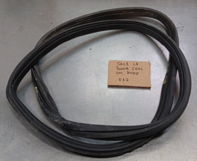 SATURN L100 2002 SELLO TRASERO IZQUIERDO CONDUCTOR LR PUERTA SELLO EN CARROCERÍA RESISTENTE 4R Foto 1 de 4