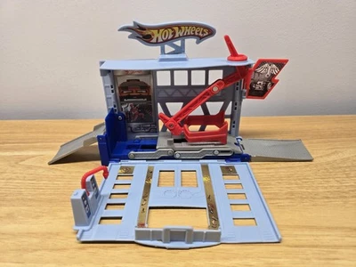 Juego portátil Hot Wheels City Power Lift garaje con grúa de coche sin coches incluidos Foto 1 de 4