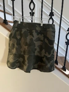 WHITE HOUSE BLACK MARKET GREEN CAMO SKIRT SIZE 6 NWT - Picture 1 of 6
