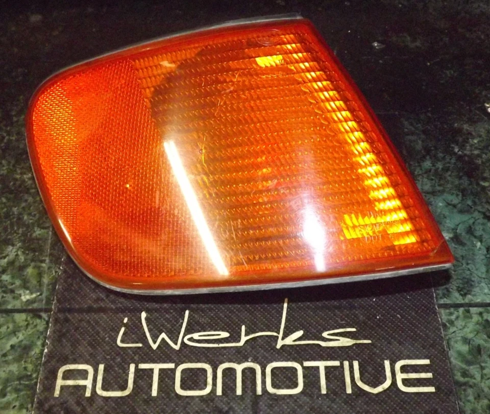 OEM 91-94 Audi 100 CS C4 front right corner turn signal / blinker light lamp FR - Image 1 of 4
