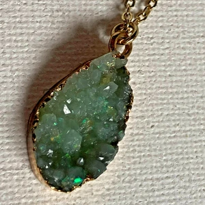 Necklace Vintage Green Druzy Pendant Gold Tone Chain 21" - Picture 1 of 6