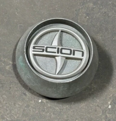 04 05 06 Scion XA OEM Center Hub Cap 69487 capF-109-1 PT904-52040-CC Foto 1 de 3