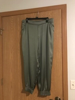 NUEVO Pantalones para mujer Simply Vera Wang oliva brillantes. Puño elástico para piernas. L Foto 1 de 4