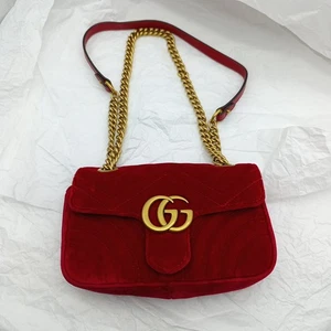 GUCCI | 'GG Marmont'  Schultertasche in Rot / Samt  | + Staubbeutel  - Bild 1 von 20