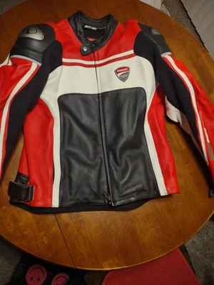 Ducati Performance - Ducati Corse - Jaqueta de couro - Nova nunca usada tamanho 56  - Imagem 1 de 4