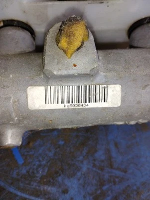 Chevrolet Express 1500 Master Cylinder  - Image 1 of 4