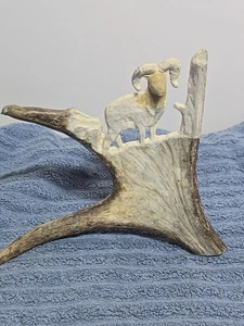 Escultura única de oveja Ram Bighorn tallada en cuerno 10x4x9 - Imagen 1 de 7