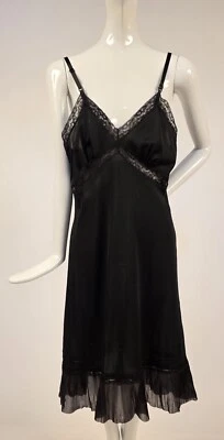 复古 20 世纪 60 年代黑色尼龙拖鞋连衣裙带蕾丝  — 第 1/4 张图片