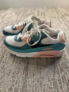 Nike Air Max 90 Schuhe Jugend Größe 5Y weiß türkis pink Schlangenlederdruck DR8926-300 - Bild 1 von 9