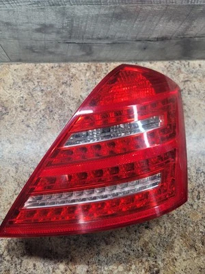 10-13 Mercedes W221 S550 S400 S350 Right Passenger Side Tail Light Lamp OEM - Image 1 of 4