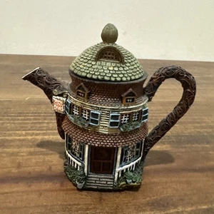 HOMETOWN 3 3/4"H MINIATURE LIDDED TEAPOT COTTAGE 'QUILT FOR SALE' - Picture 1 of 6