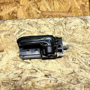 TOYOTA AVENSIS T25 2004 PASSENGER REAR INTERIOR DOOR HANDLE 50594A2 - Picture 1 of 8