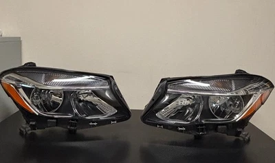 Scheinwerfer Set vorne Mercedes Benz GLA 250 A1569061600 - Bild 1 von 4