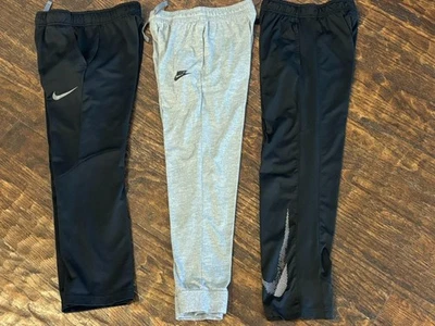 Lote 3 Pantalones deportivos Nike para niños talla mediana 10-12 negros y grises Foto 1 de 4
