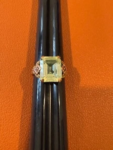 Anillo vintage de oro amarillo de 10k con piedra verde débil o cristal talla 5,75 - Imagen 1 de 14