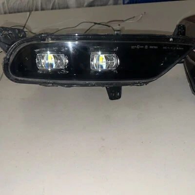 2015 2016 2017 2018 2019 2020 2021 Chrysler 300 Passenger Fog Light LED OEM (B1) - Изображение 1 из 4