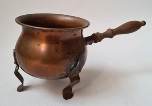 Small vintage tripod copper posnet pan with wooden handle - Picture 1 of 8