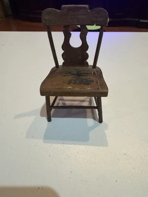 Cadeira de madeira vintage para casa de bonecas móveis muito antigos - Imagem 1 de 4