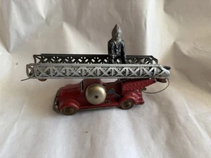 1930s GUNTHERMAN Tin Toy FIRE LADDER TRUCK WIND UP FIRETRUCK GERMAN BELL Fireman - Picture 1 of 9