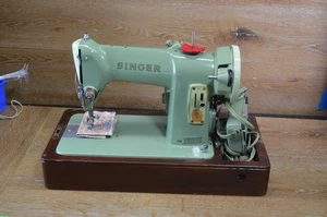 Vintage Singer 185J Model Green Canada Sewing Machine w/ Pedal & Case parts - Picture 1 of 13