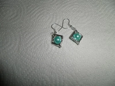 versilberte Ohrringe, Ohrhänger mit eingefasster Perle - Bild 1 von 2