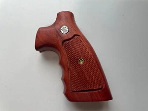New Finger groove Hardwood Grips for S&W K/L Frame Round Butt 686 Checkered - Picture 1 of 7