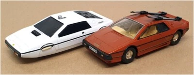 Corgi 1/36 Scale CC93985 - Roger Moore Era Set Lotus Underwater & Ski Bond 007 - Image 1 of 4