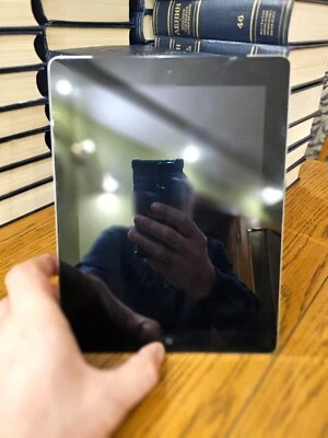 Apple iPad 10.2-inch A1396 on the iPad 2 (GSM model) 64GB, Wi-Fi  Gray Year 2011 - Image 1 of 4