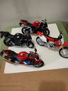 Maisto Honda Motorcycle Lot x4 CBR CRF 1/18 - Picture 1 of 14