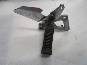 7. Suzuki GS 500 E Footpeg Holder Front Right + Footpeg - Picture 1 of 4
