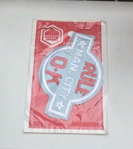 MANCHESTER CITY RULE OK VINTAGE COFFER 70'S SEW ON PATCH BADGE RARE SEALED - Picture 1 of 2