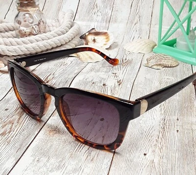 Óculos de Sol Feminino Ivanka Trump Preto Tartaruga Marrom Desbotado - IT042 10 50-22-140 - Imagem 1 de 4