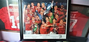 039: Signed Print of Manchester United's 1999 Treble Season Win.  Glass damaged - Picture 1 of 12