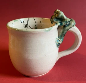 STUDIO ART POTTERY HANDCRAFTED MUG 3-D FROG SITTING ON HANDLE ~ SIGNED MEGAN - Picture 1 of 9